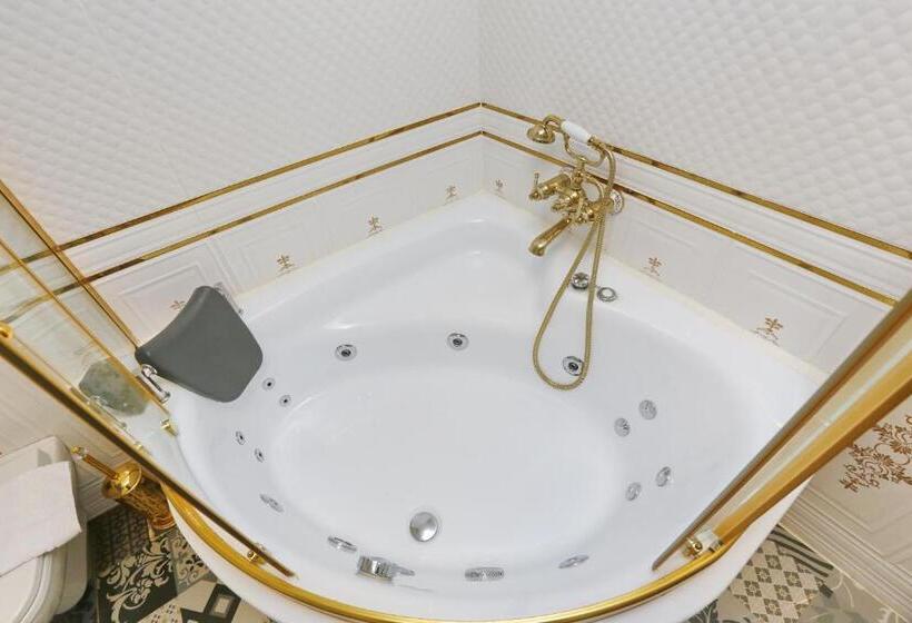 سوئیت پنت هاوس, Diamond Royal