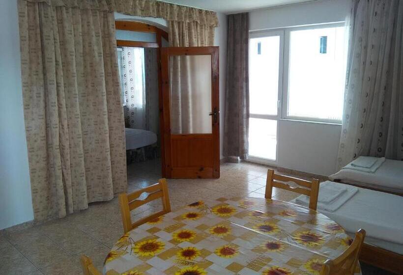 استودیو خانوادگی, Guest House D. Bogdanova