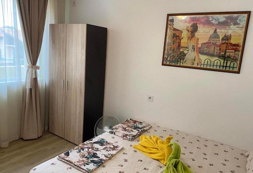 Номер Стандарт, Jacky S House