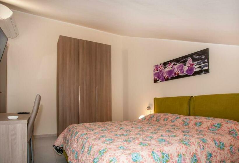 اتاق استاندارد یک تخته با سرویس بهداشتی مشترک, B&b Villa Aurora