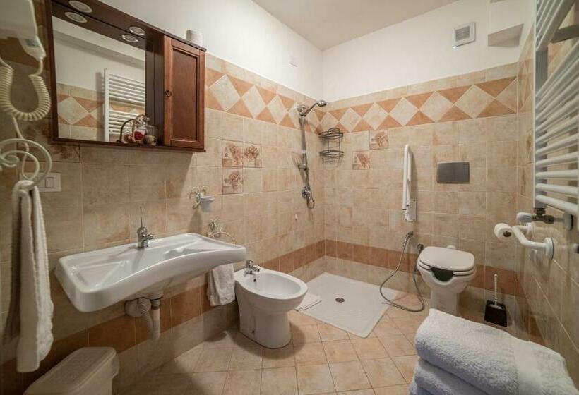 اتاق استاندارد با چشم‌انداز کوهستان, Albergo Ad Astra