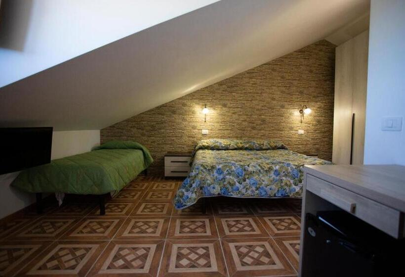 اتاق خانوادگی, Albergo Ad Astra
