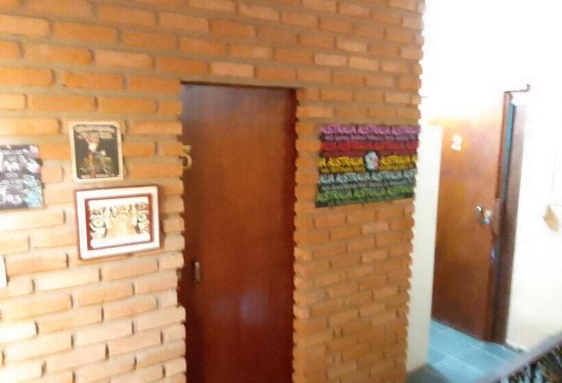 Семейный Номер Совместный Санузел, Hostel Yellow House Mg