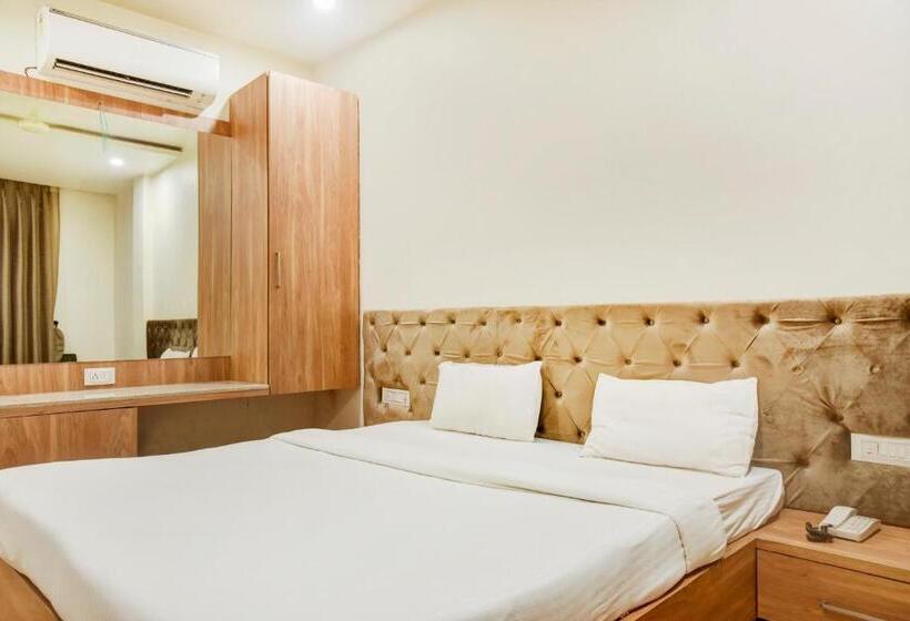Трехместный Номер Deluxe, Fabhotel Om Palace