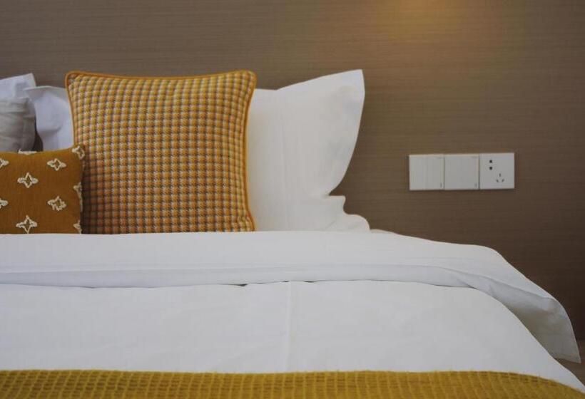 Family Suite, Ruoli Yangshuo