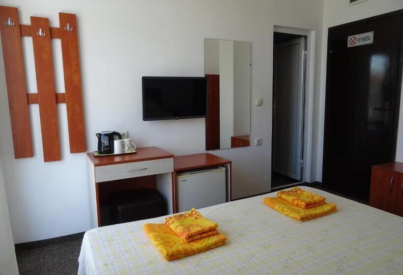 اتاق استاندارد با چشم‌انداز دریا, Dobrevi Guest House
