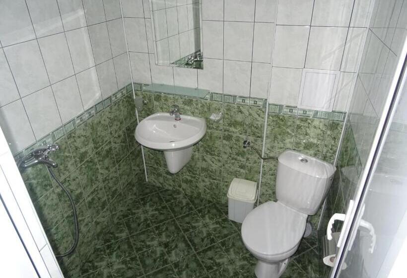 اتاق استاندارد سه نفره, Dobrevi Guest House