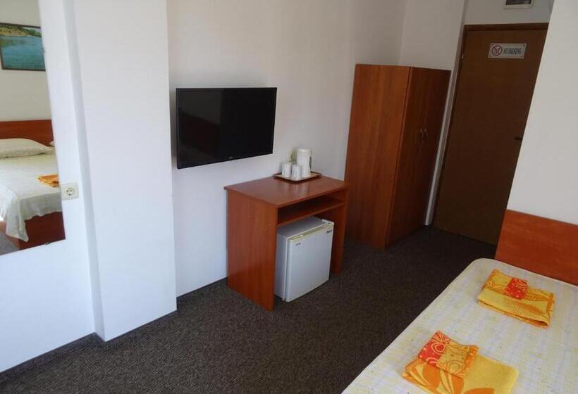 اتاق استاندارد اینتریور, Dobrevi Guest House