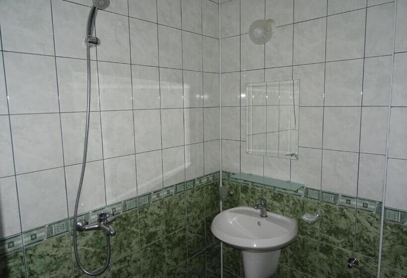 اتاق سه نفره سوپریور با چشم‌انداز دریا, Dobrevi Guest House