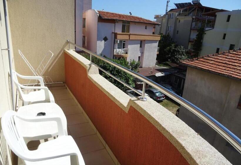 اتاق استاندارد اینتریور, Dobrevi Guest House