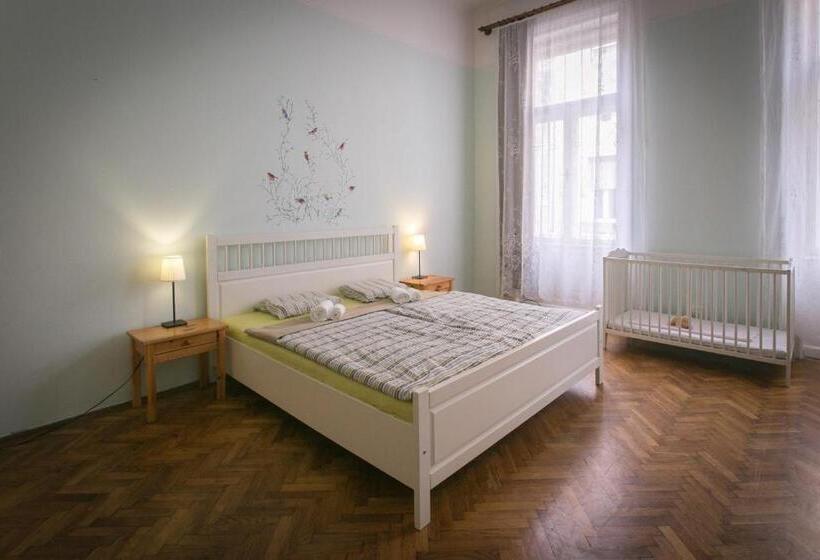 浴室共有スタンダード４人用ルーム, Wesselényi Rooms Near Gozsdu Udvar
