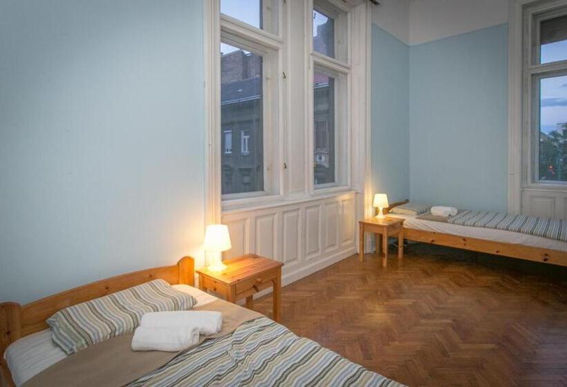 浴室共有スタンダード４人用ルーム, Wesselényi Rooms Near Gozsdu Udvar