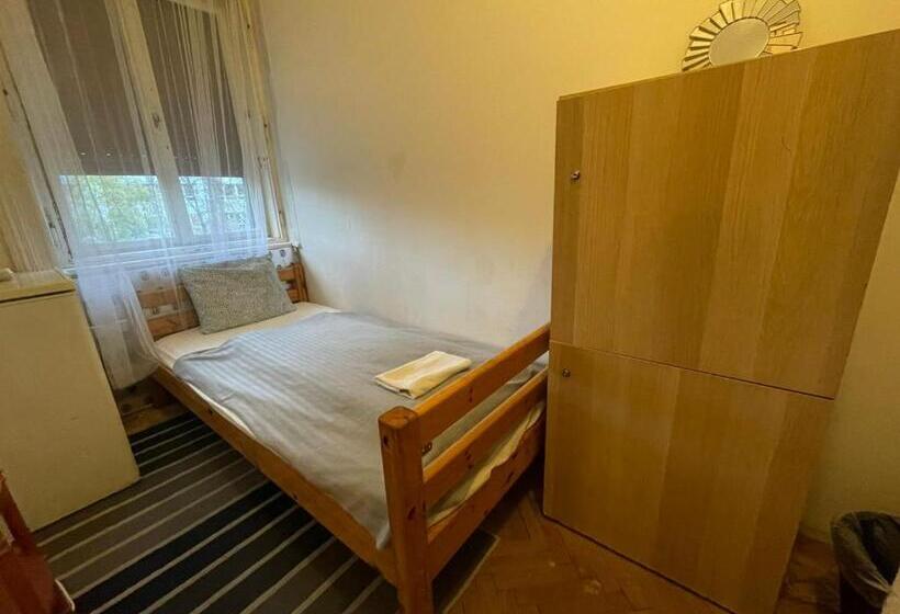 浴室共有スタンダード４人用ルーム, Wesselényi Rooms Near Gozsdu Udvar