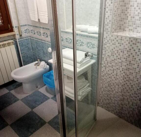 Quarto Quádruplo Deluxe, Modular King Suite   Intera Suite 9 Posti Letto O Singole Camere Da 2 E 4 Posti Letto