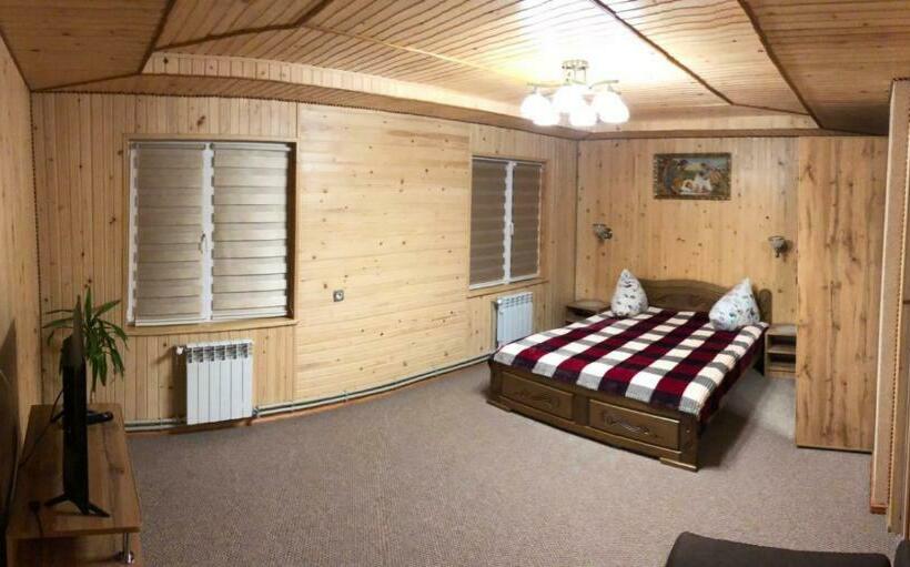 4 Bett Standardzimmer, карпатська ніч