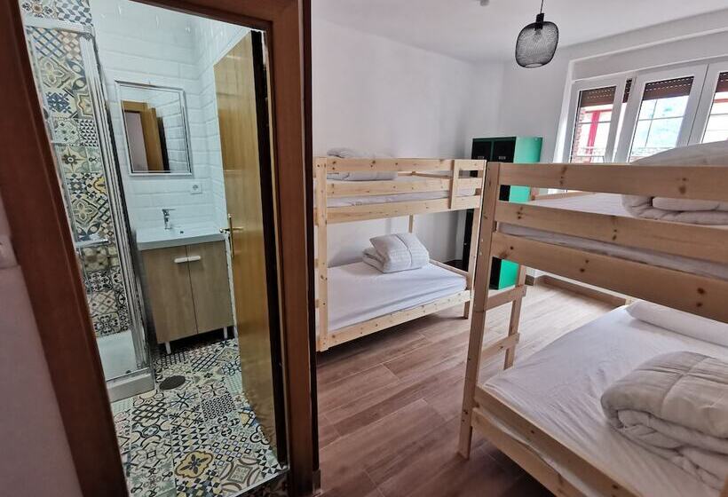4인용 스탠다드 룸, Green Hostel Oviedo