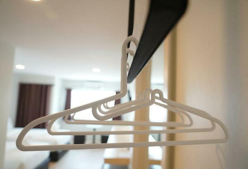 带大床的标准间, The Charlotte Smart Hotel Lopburi