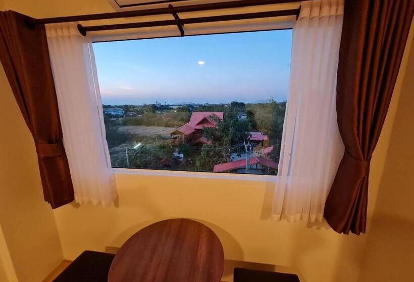 豪华房间, The Charlotte Smart Hotel Lopburi