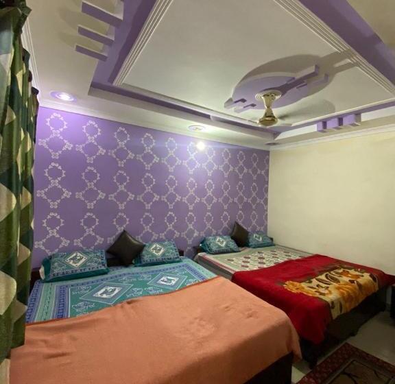 Семейный Номер Совместный Санузел, Friends Guest House & Hostel  Near Taj Mahal