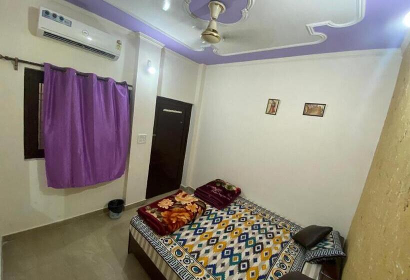 Номер Deluxe, Friends Guest House & Hostel  Near Taj Mahal