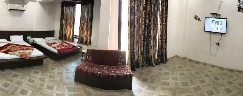 Habitación Familiar, Hari Darshan