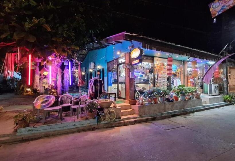 ファミリールーム, Runa Group House Samed