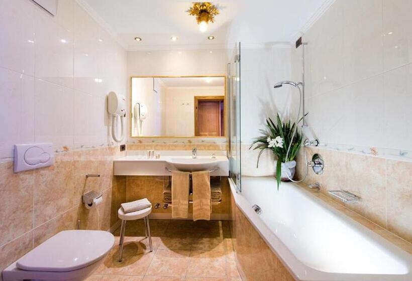 اتاق استاندارد با بالکن, Alpen Hotel Corona