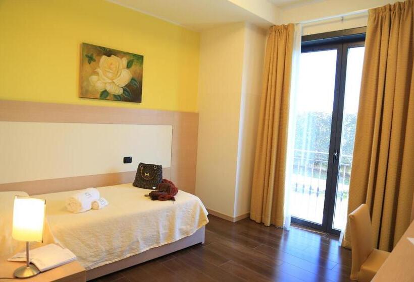 اتاق استاندارد یک نفره, Groane Hotel Residence