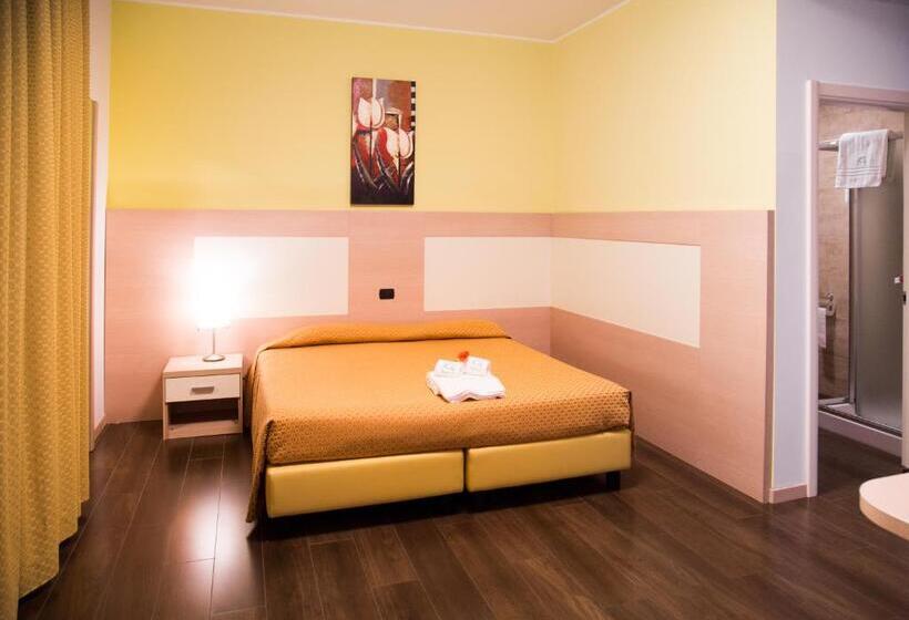 اتاق استاندارد سه نفره, Groane Hotel Residence