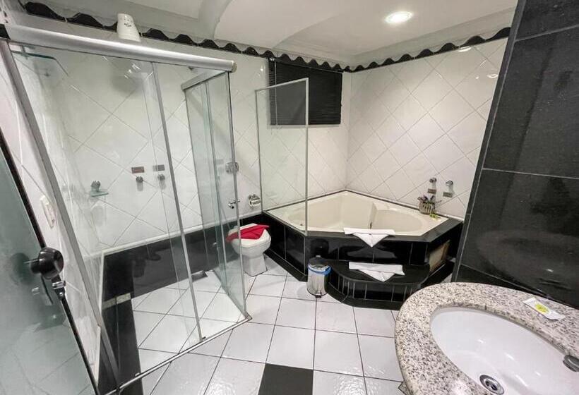 اتاق استاندارد با تخت بزرگ, Canada