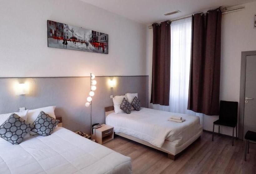 Четырехместный Номер Стандарт, Hôtel Pedussaut