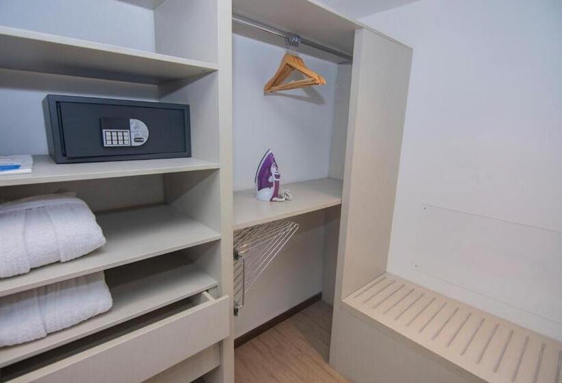 سوییت جونیور, Radisson Blu Plaza El Bosque Santiago
