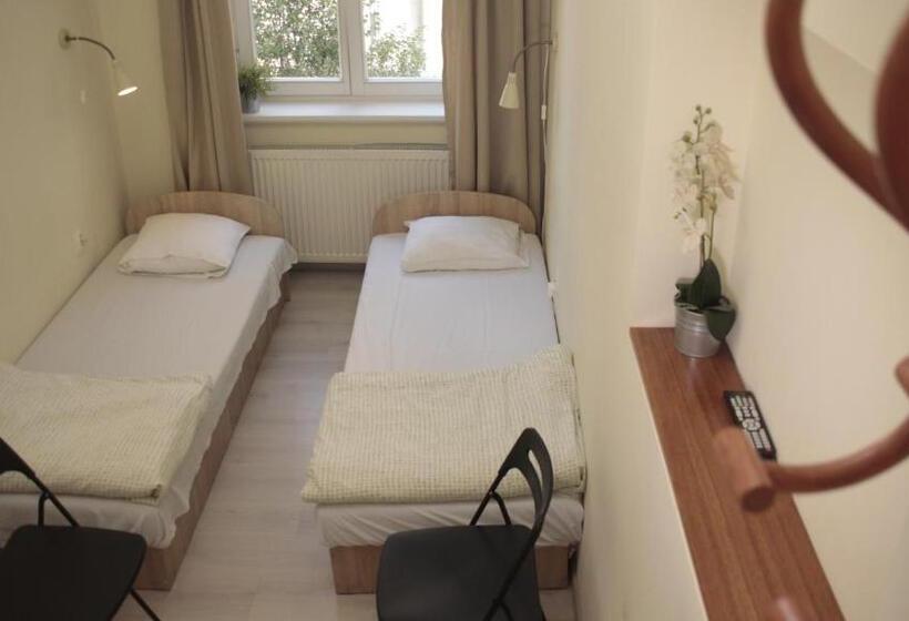 اتاق استاندارد, Pit Stop Hostel