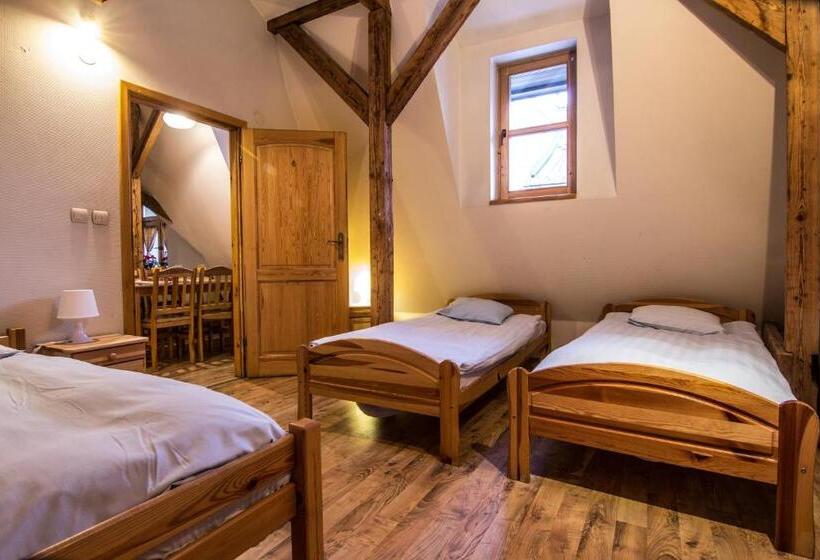 标准三人间共用浴室, Top Hostel Pokoje Gościnne