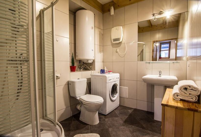 标准三人间共用浴室, Top Hostel Pokoje Gościnne