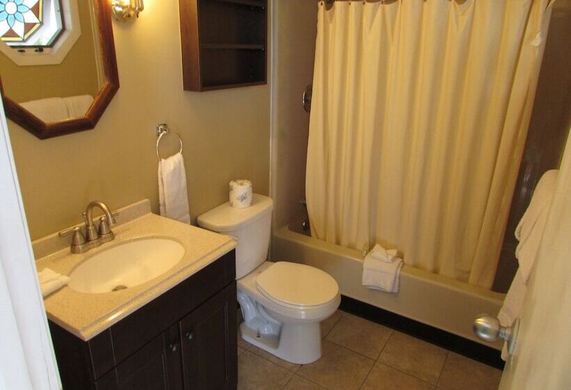 Номер Стандарт 2 Двуспальные Кровати, The Lake George Inn
