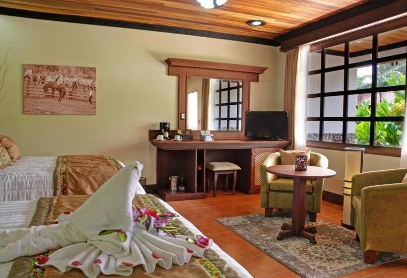 Полулюкс с Бассейном, Volcano Lodge, Hotel & Thermal Experience