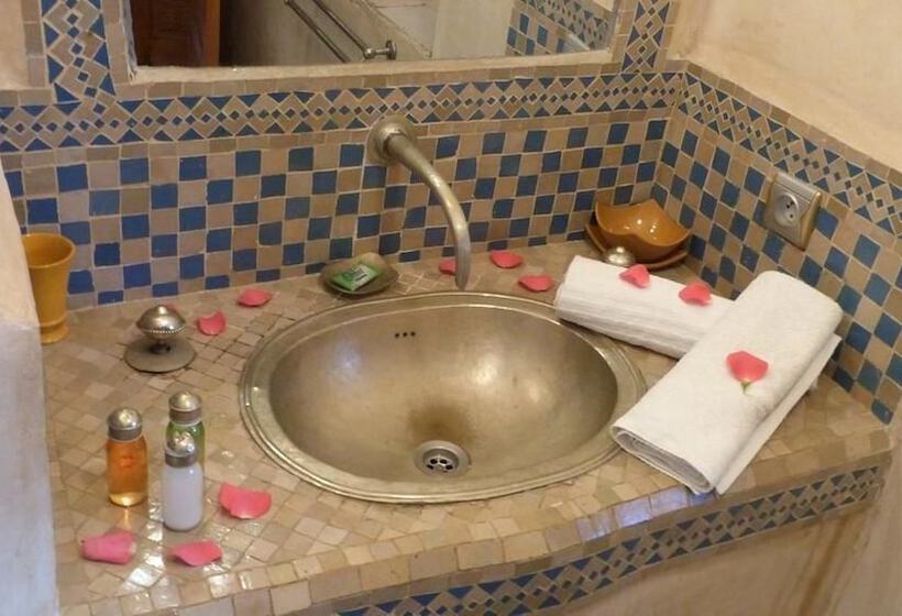 Standart Oda, Riad Kenzo