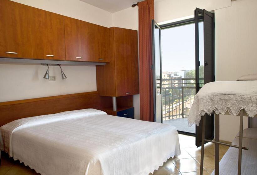 Standard Room, Frank