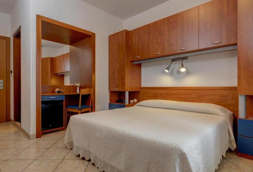 Standard Room, Frank