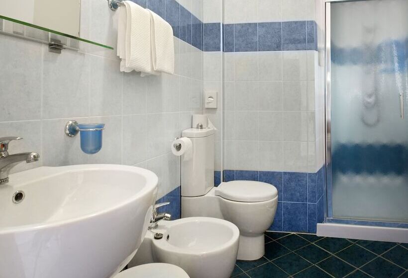 Standard Room, Frank