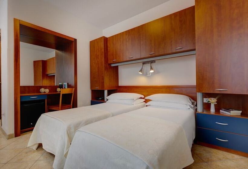 Standard Room, Frank