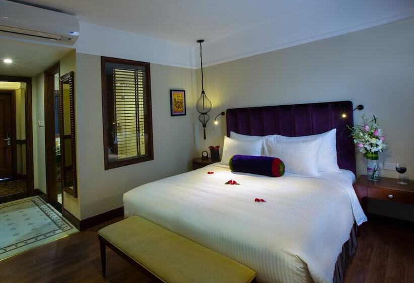 اتاق لوکس سه تخته, La Siesta Classic Ma May