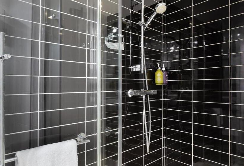 キングサイズベッドのスタンダードルーム, Holiday Inn Express   Marseille Airport, An Ihg