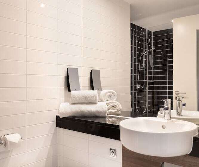 اتاق استاندارد, Holiday Inn Express   Marseille Airport, An Ihg
