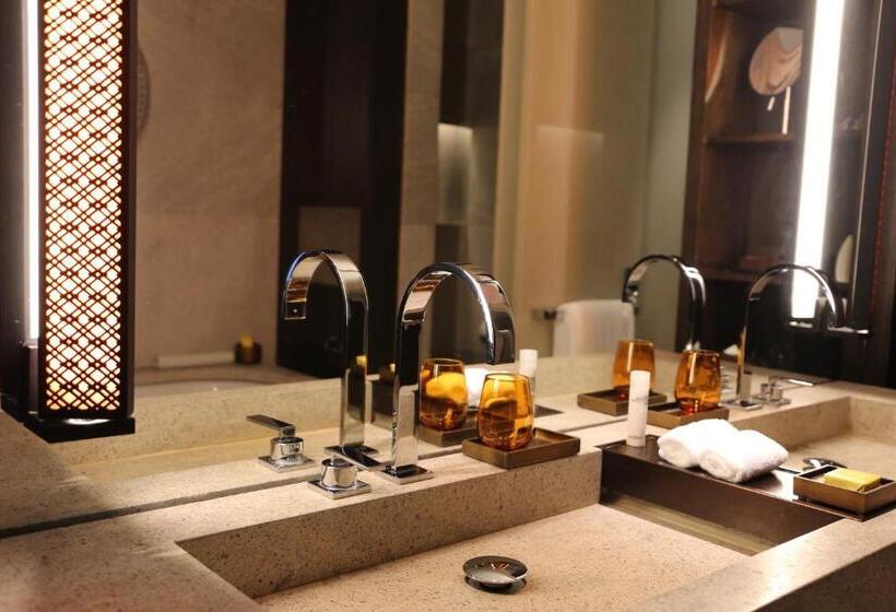 Номер Клуб, Hyatt Regency Wuhan Optics Valley
