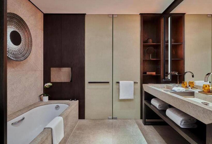 Номер Клуб, Hyatt Regency Wuhan Optics Valley