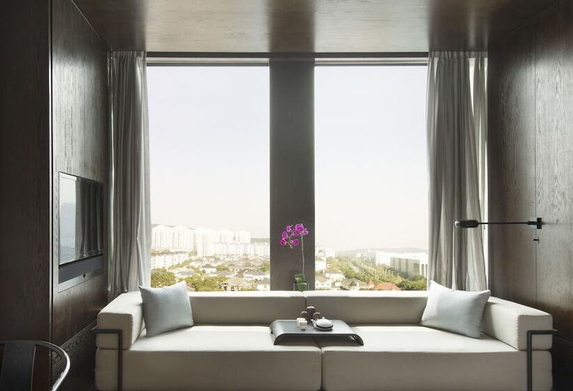 Номер Клуб, Hyatt Regency Wuhan Optics Valley