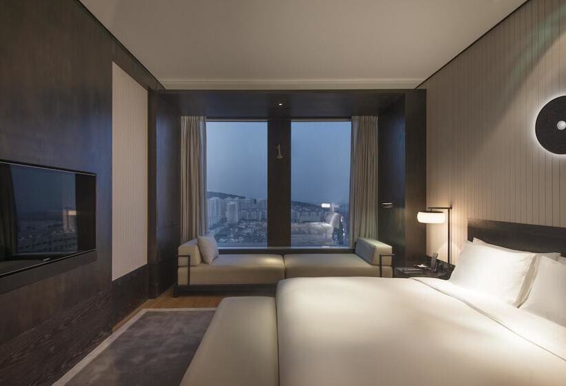 Люкс, Hyatt Regency Wuhan Optics Valley