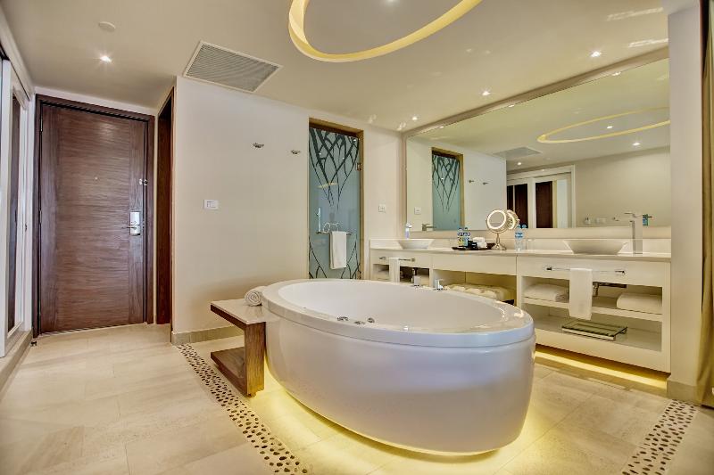 جناح جونيور ديلوكس مطل على البحر, Royalton Riviera Cancun, An Autograph Collection - All Inclusive Resort & Casino